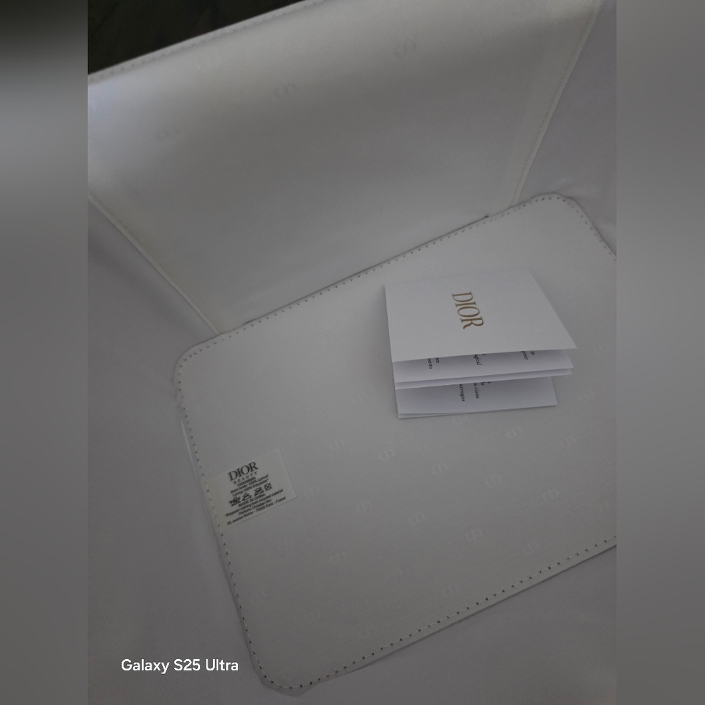 Dior Beauty White Vanity Bag Makeup Case With Mirror VIP PLATINUM GWP Dior Towel - Picture 7 of 11